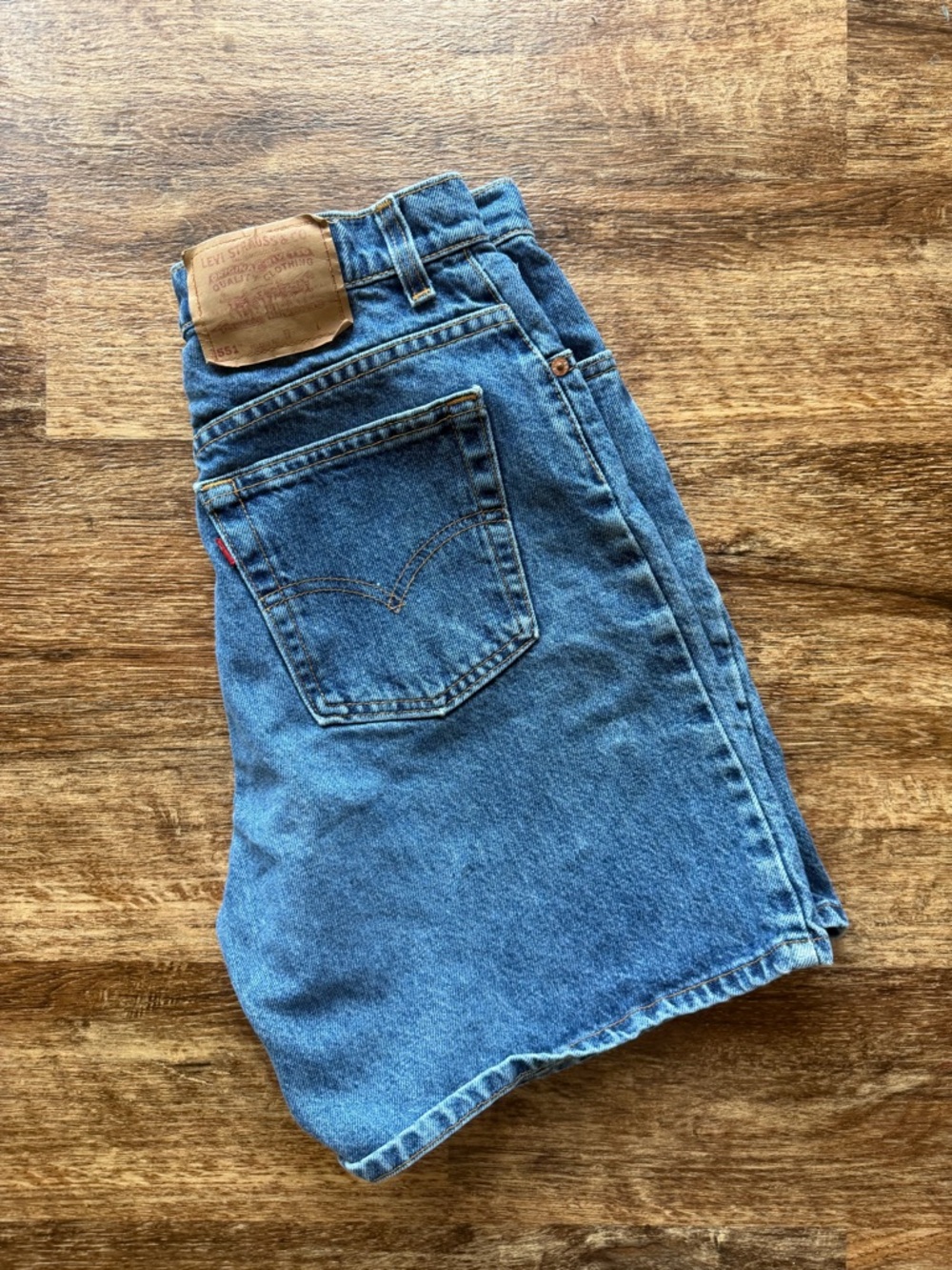 Vintage women’s Levi’s Jean shorts 551 jorts 90s mom shorts size 12